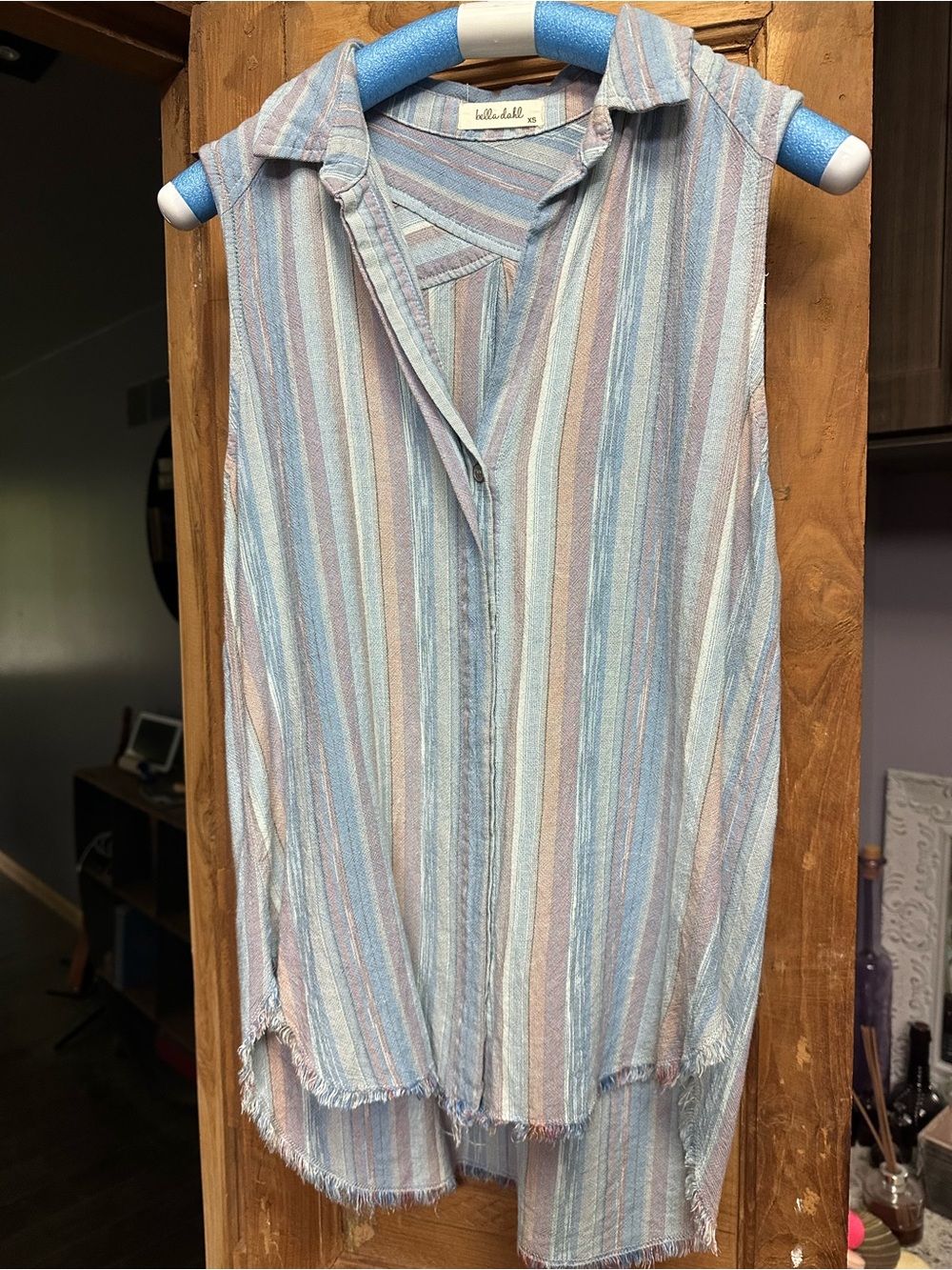 Sleeveless button down raw hem boho blouse shirt XS Bella Dahl